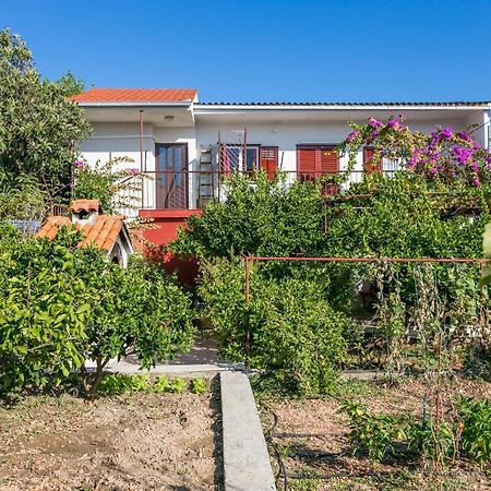Apartments By The Sea Seget Vranjica, Trogir - 1038 Экстерьер фото