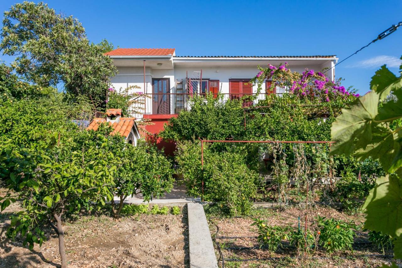Apartments By The Sea Seget Vranjica, Trogir - 1038 Экстерьер фото