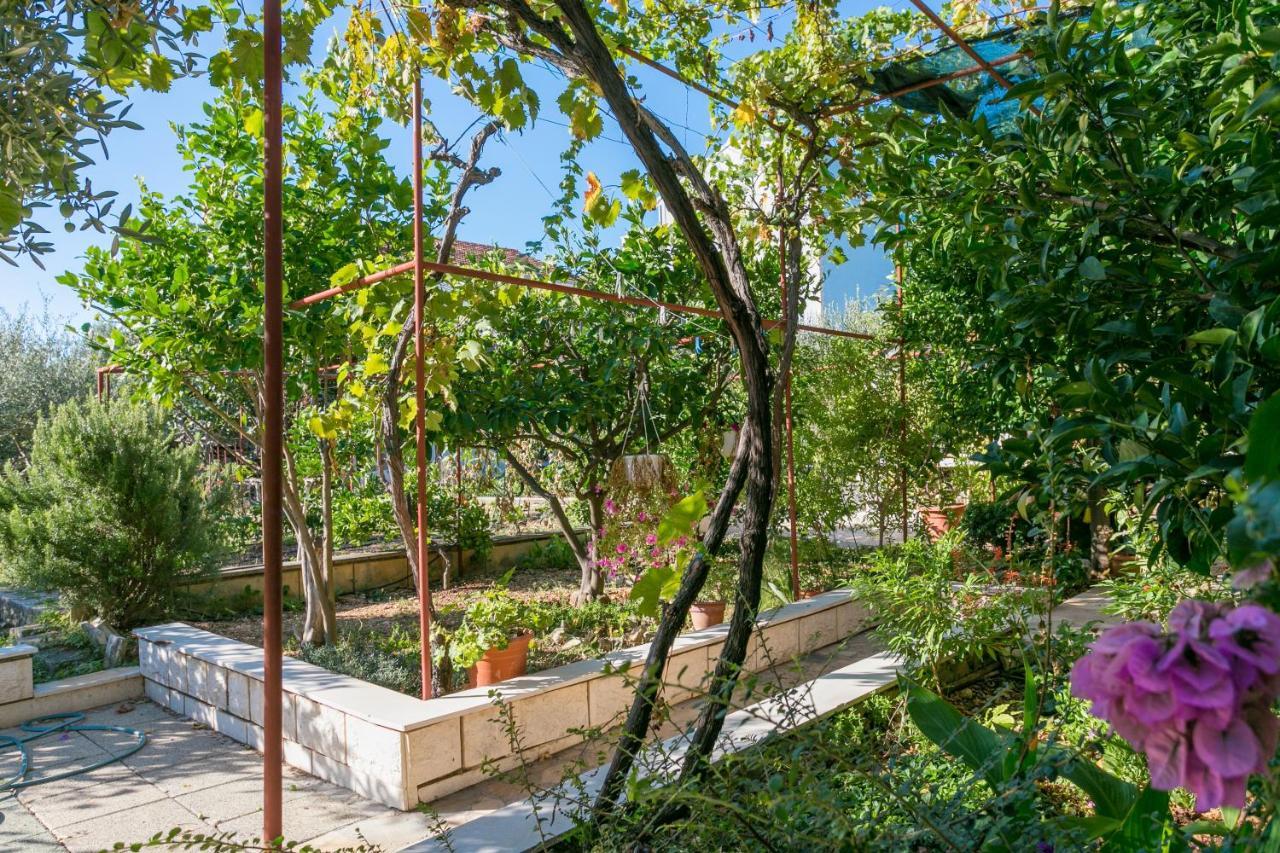 Apartments By The Sea Seget Vranjica, Trogir - 1038 Экстерьер фото