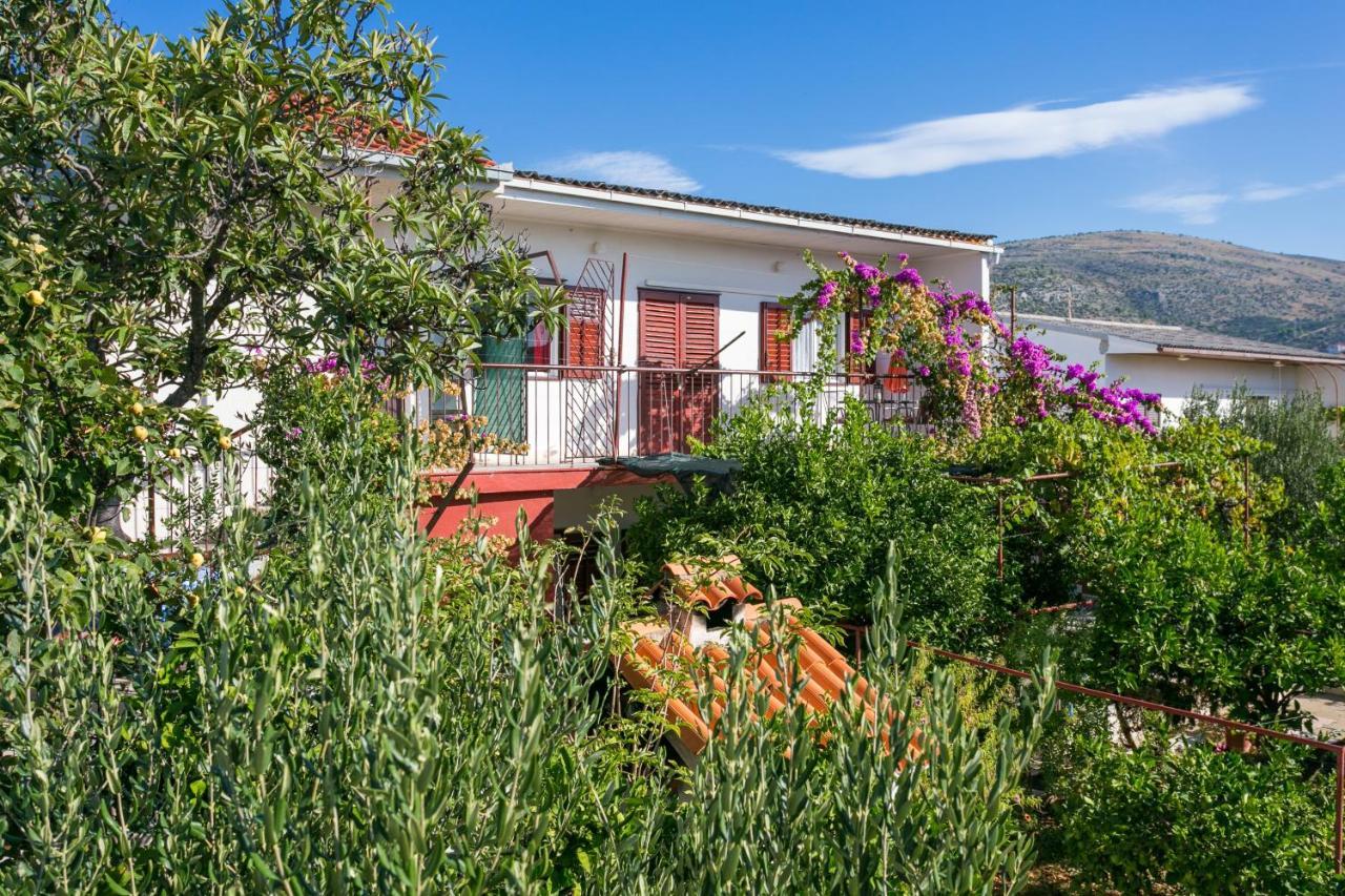 Apartments By The Sea Seget Vranjica, Trogir - 1038 Экстерьер фото