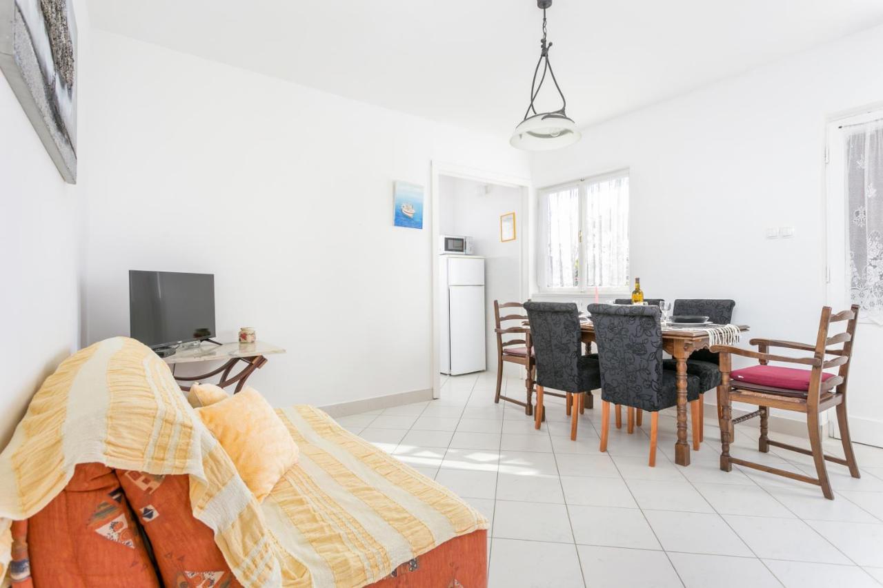 Apartments By The Sea Seget Vranjica, Trogir - 1038 Экстерьер фото