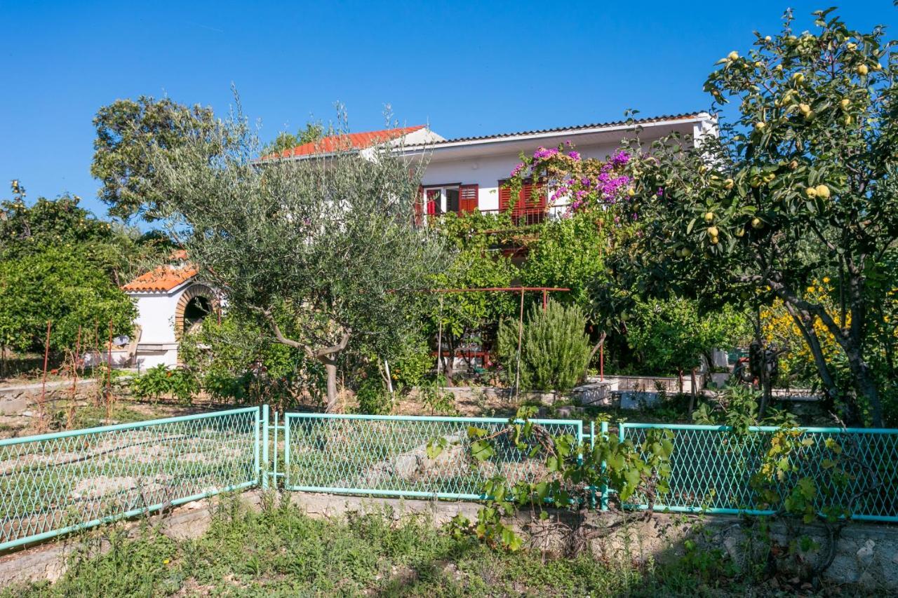 Apartments By The Sea Seget Vranjica, Trogir - 1038 Экстерьер фото